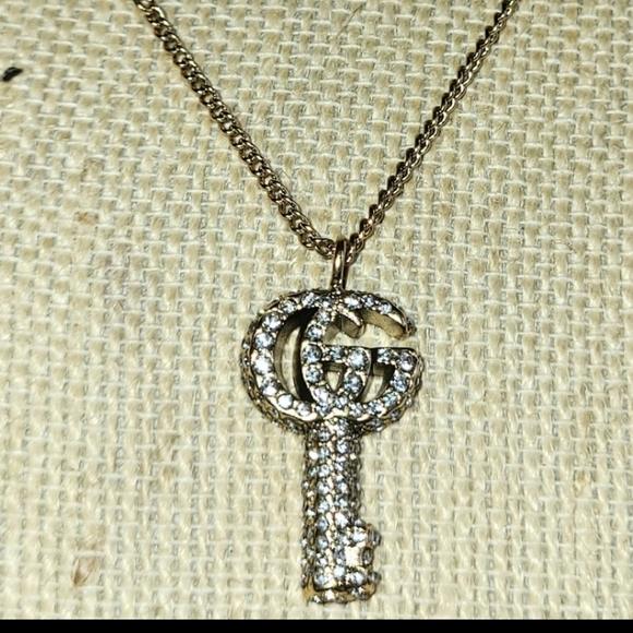 STUNNING LUXURY 😍 GUCCI KEY NECKLACE 🔑 IN 14K GOLD PLATED - Picture 5 of 6